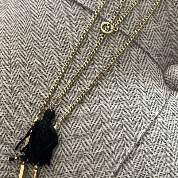 NWT Express Elegant Black and Gold Necklace with Lariat detail - Picture 3 of 11